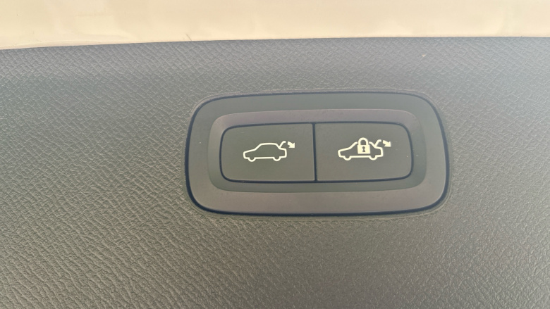 Volvo Xc90 2.0 B5P [250] R DESIGN 5dr AWD Gtron Petrol Estate